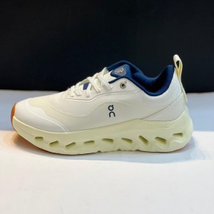 کتونی آن رانینگ کلودتیلت لووه سفید کرم سرمه ای On Running Cloudtilt 2.0 LOEWE White Navy