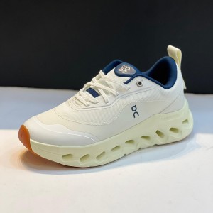 کتونی آن رانینگ کلودتیلت لووه سفید کرم سرمه ای On Running Cloudtilt 2.0 LOEWE White Navy