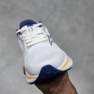ساکنی راید 18 سفید آبی زرد Saucony Ride 18