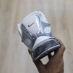 نایک وی فایو آر ان آر سفید شیری نقره‌ای مشکی Nike V5 RNR