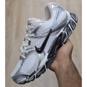 نایک وی فایو آر ان آر سفید شیری نقره‌ای مشکی Nike V5 RNR