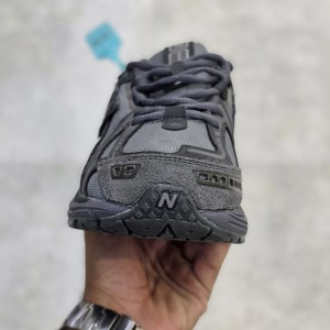 کفش نیوبالانس 1906 نوک‌مدادی مشکی New Balance M1906RHX Greyscale