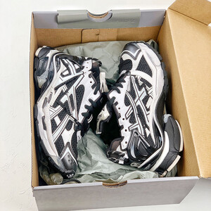 بالنسیاگا رانر Balenciaga Runner White Black White