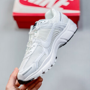 نایک زوم ومرو Nike Zoom Vomero 5 SP