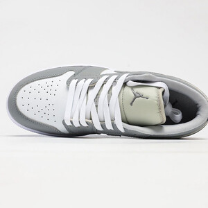 جردن وان ولف گری Jordan 1 Low Wolf Grey