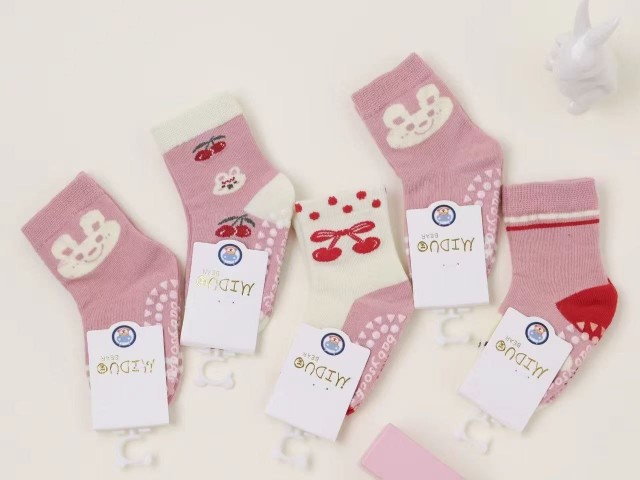 جوراب نوزادی  کف ژله ای