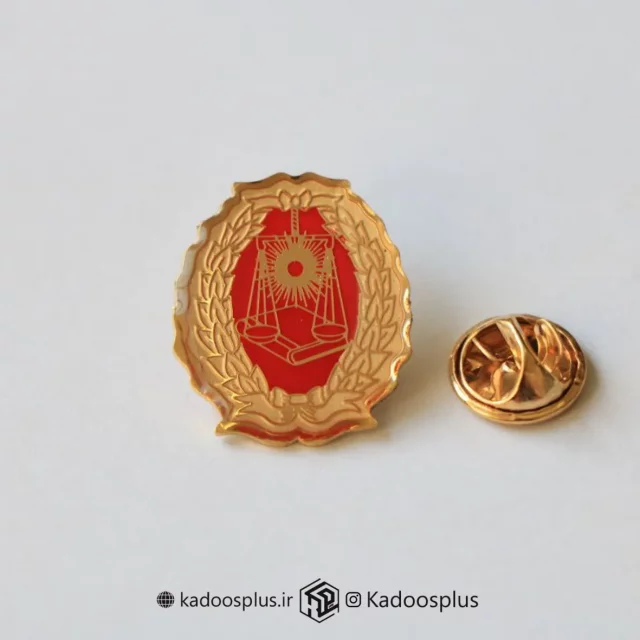 بج سینه طلایی قرمز کانون وکلای دادگستری