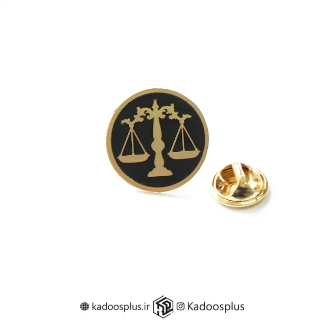 بج سینه دایره ای ترازوی عدالت مشکی