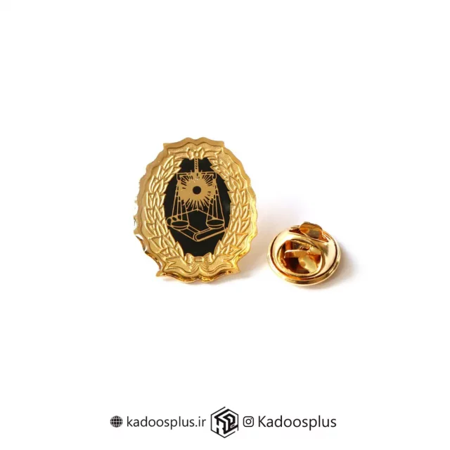 بج سینه بیضی طلایی مشکی کانون وکلای دادگستری با روکش پلی استر