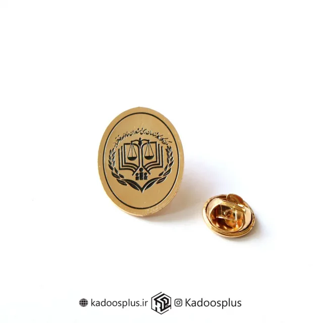 بج سینه مرکز  وکلا طلایی با حکاکی مشکی