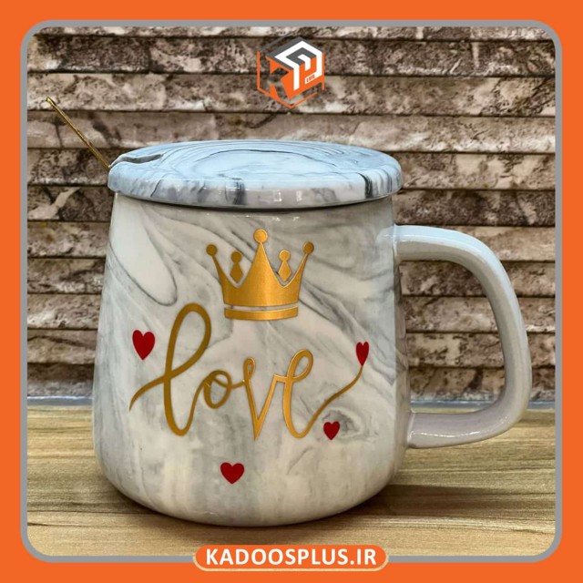 ماگ  درب دار همراه قاشق با طرح عشق