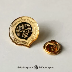 بج سینه دایره ای مرکز  وکلا طلایی مشکی با روکش پلی استر