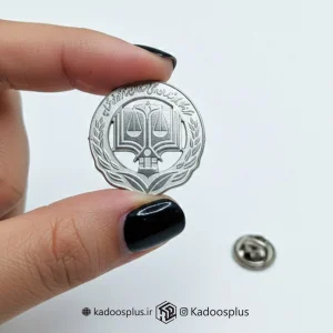 بج سینه دایره ای مرکز  وکلا نقره ای برشی