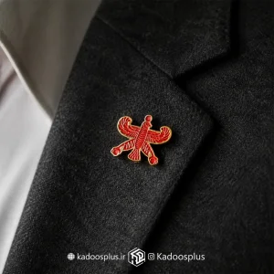 بج سینه درفش شهباز قرمز بُرشی