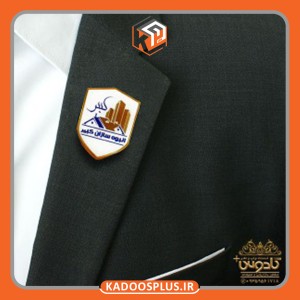 بج سینه طلایی یا نقره ای با چاپ اختصاصی و رویه پلی استر