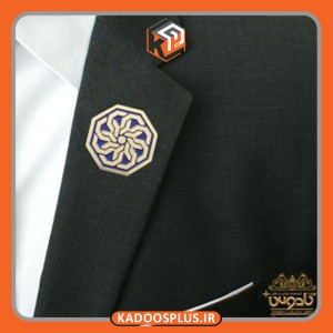 بج سینه هشت ضلعی طلایی با رنگ اختصاصی