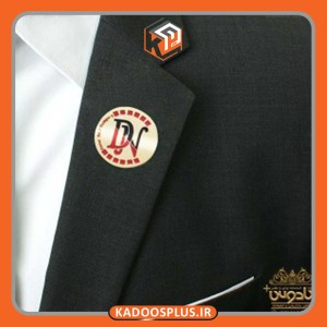 بج سینه دایره ای طلایی با طرح و دو رنگ اختصاصی