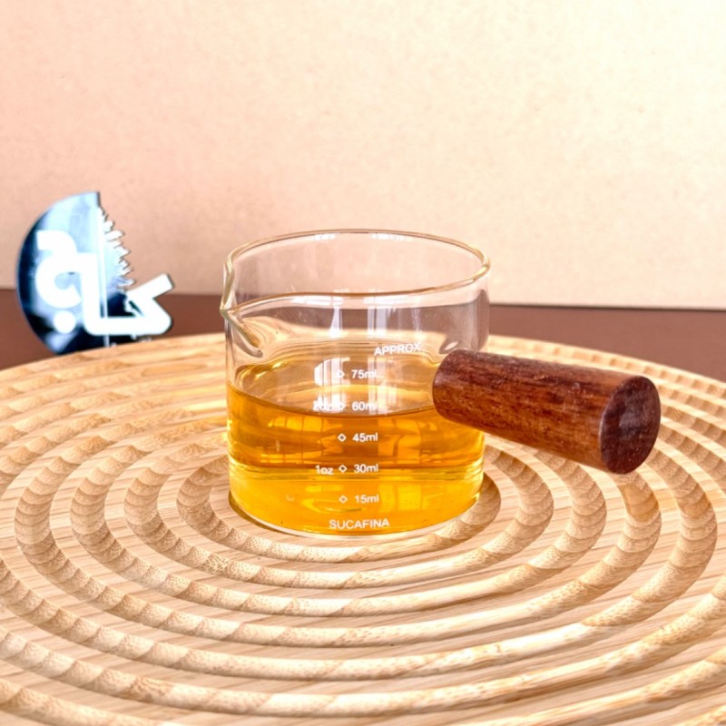 پیمانه شیشه ای دسته چوب