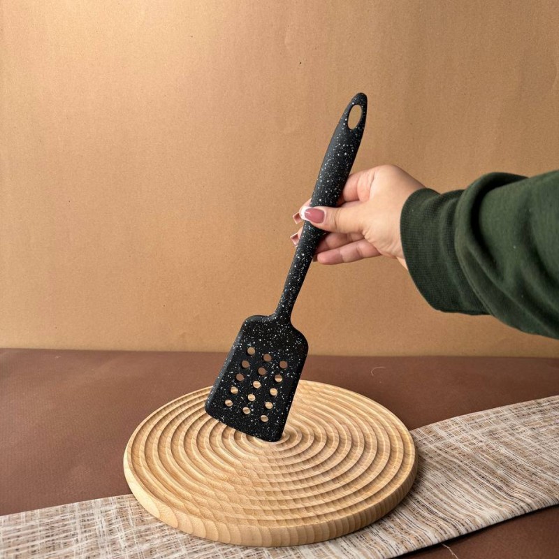 کفگیر سیلیکونی شنگیا مدل سوراخ دار