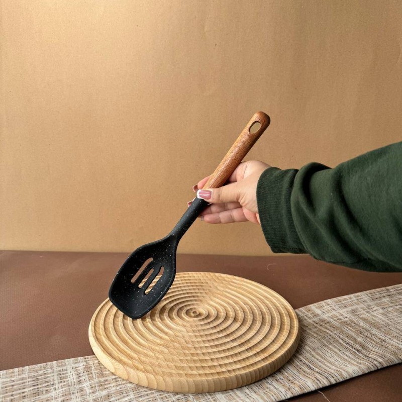 ملاقه سیلیکونی شنگیا مدل شیار دار