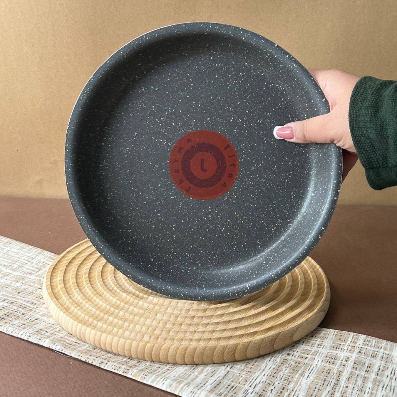 تابه پیتزا پز لاوان مدل تیتان سایز 22