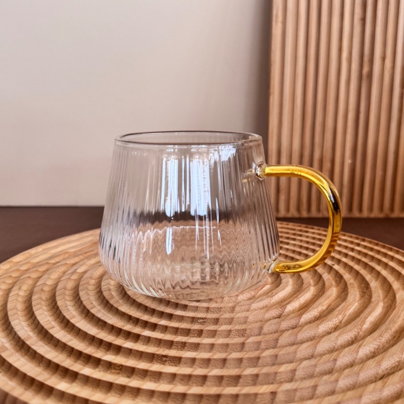 لیوان پیرکس طرح شیاردار دسته طلایی 500 میل