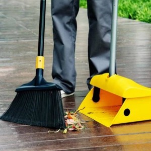 جارو و گردگیر فضای باز