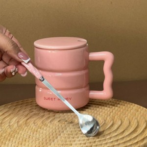 ماگ سرامیکی مدل درب و قاشق دار