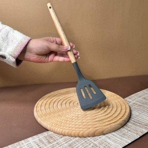 کفگیر دسته چوبی شیاردار شنگیا