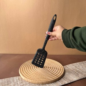 کفگیر سیلیکونی شنگیا مدل سوراخ دار