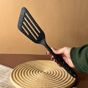 کفگیر سیلیکونی شنگیا