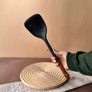 کفگیر سیلیکونی مدل دسته چوبی