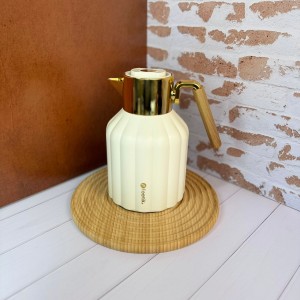 فلاسک دسته بامبو طرح شیار دار برند feenik ظرفیت 1 لیتری