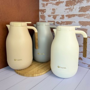 فلاسک دسته بامبو برند feenik ظرفیت 1.5 لیتری