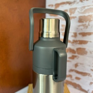 فلاسک مسافرتی درب پیچی برند DAY DAYS ظرفیت 2/3 لیتری