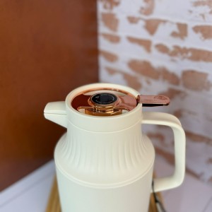 فلاسک دیجیتالی برند feenik ظرفیت 1.5 لیتری