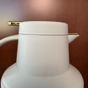 فلاسک دسته دار برند feenik ظرفیت 1.5 لیتری