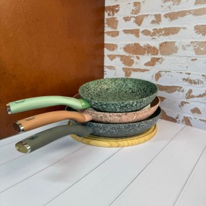 ماهیتابه گرانیتی رنگی دسته سیلیکونی  برند بارولی