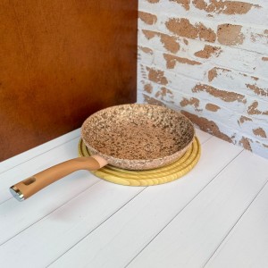 ماهیتابه گرانیتی رنگی دسته سیلیکونی  برند بارولی