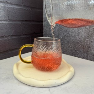 لیوان پیرکس مدل برفی دسته طلایی 400 میل