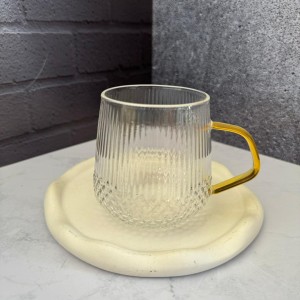 لیوان پیرکس طرح شیاردار دسته طلایی 400 میل