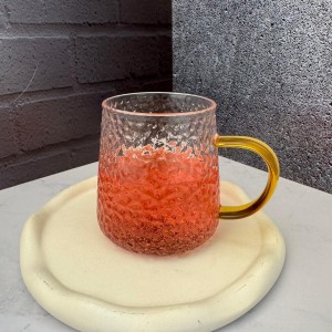 لیوان پیرکس طرح برفی درشت دسته عسلی 400 میل