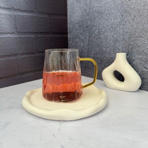 لیوان پیرکس دفرمه ی دسته طلایی 400 میل