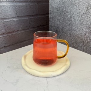 لیوان پیرکس طرح شیاردار دسته طلایی 450 میل