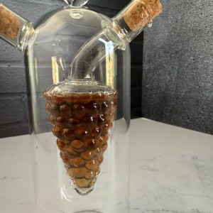 جا آبلیمو و سرکه دو مخزنه پیرکس طرح استوانه ای داخل انگور