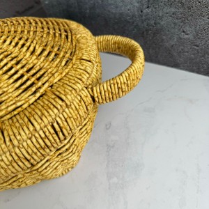 سبد درب‌دار حصیری