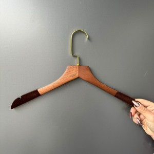 چوب لباسی چوبی طرح سر مخمل