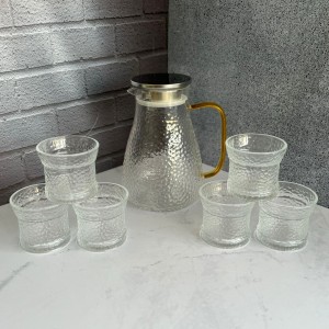 پارچ و لیوان پیرکس طرح سنگی کمردار دسته طلایی درب استیل