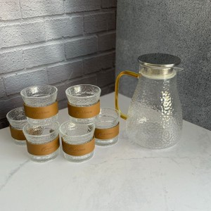 پارچ و لیوان پیرکس طرح سنگی کمردار دسته طلایی درب استیل