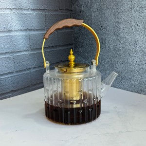 قوری پیرکس صافی دار دسته و درب طلایی همراه با نگهدارنده چوبی